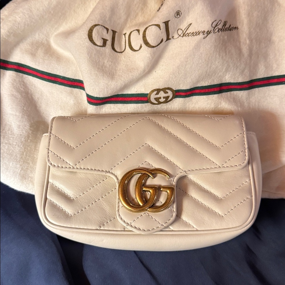 Gucci Cream Chevron Quilted Crossbody Bag or clutch ❤️ Heart on back - Picture 8 of 8